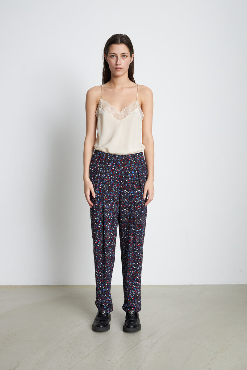 Carrot pants with all over print –