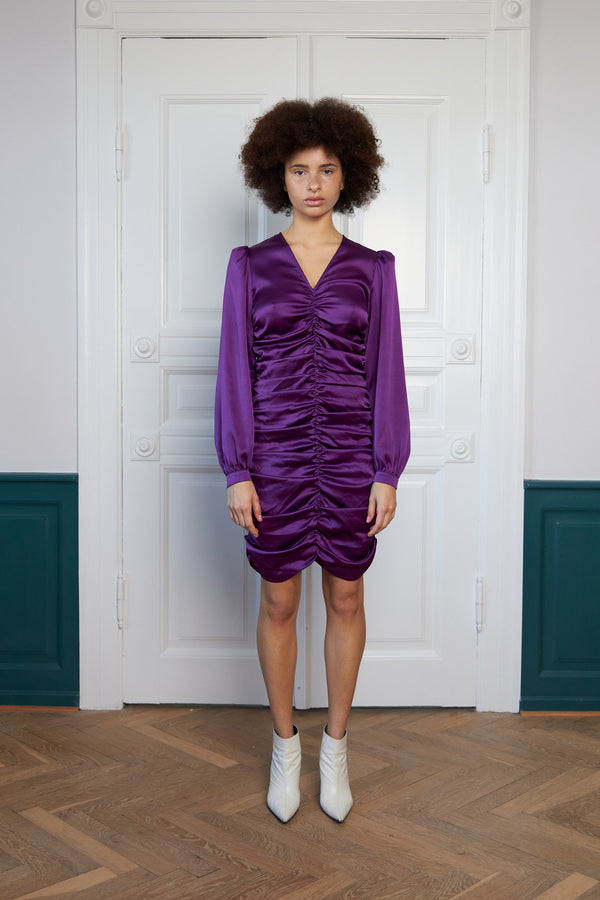 https://en.stella-nova.dk/cdn/shop/files/Hammered_silk_mini_dress-Dress-HS35-4623-542_Seductive_Purple_600x.jpg?v=1696928146