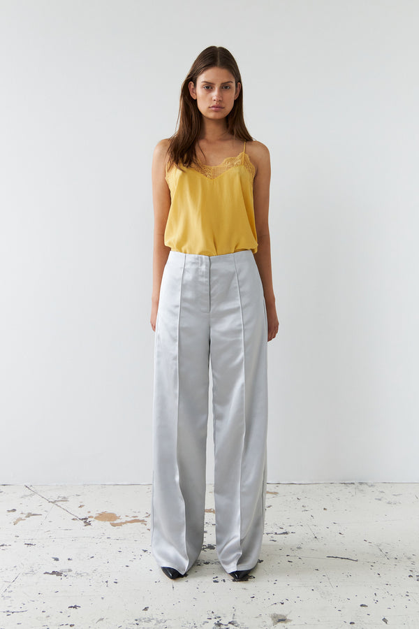 Washed blue carrot leg trousers